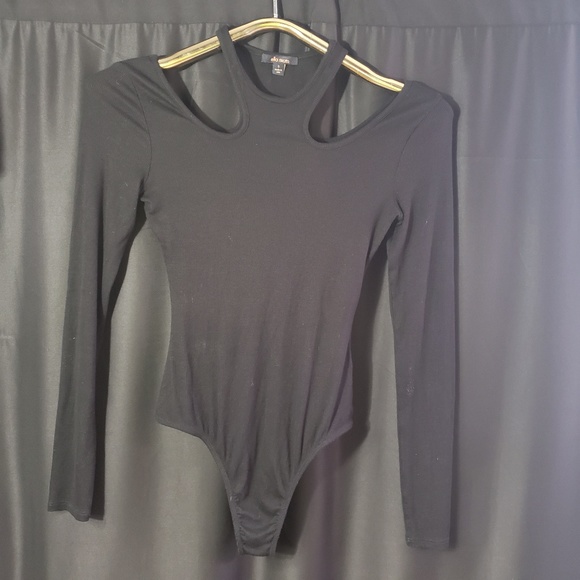 Ella Moss Rhoda Rib Cold Shoulder Bodysuit - Picture 4 of 8